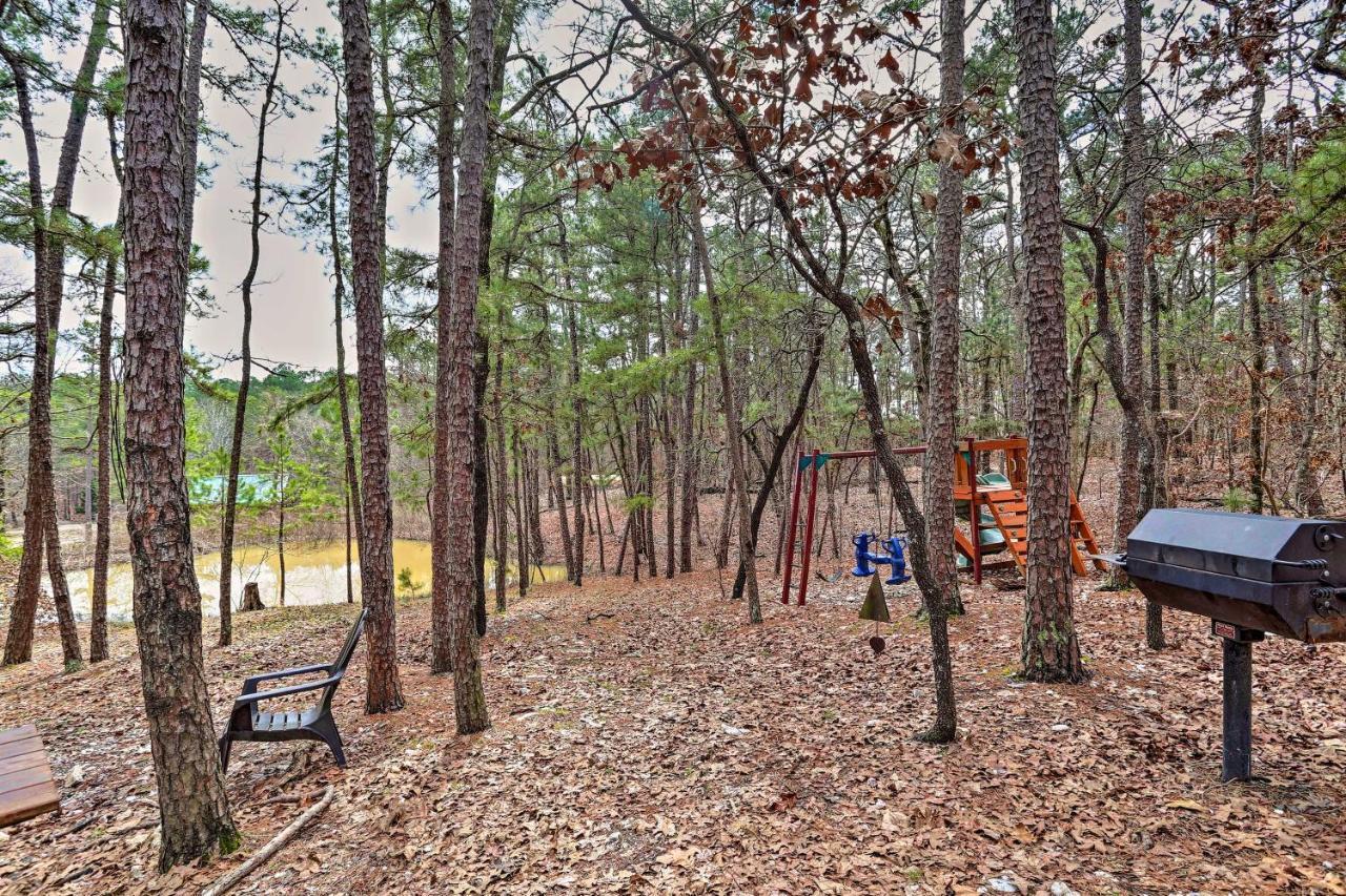 Broken Bow Log Cabin With Fire Pit, Pond, And Deck! Exteriör bild