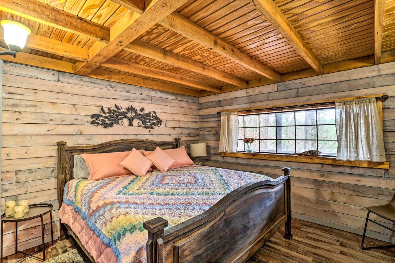 Broken Bow Log Cabin With Fire Pit, Pond, And Deck! Exteriör bild